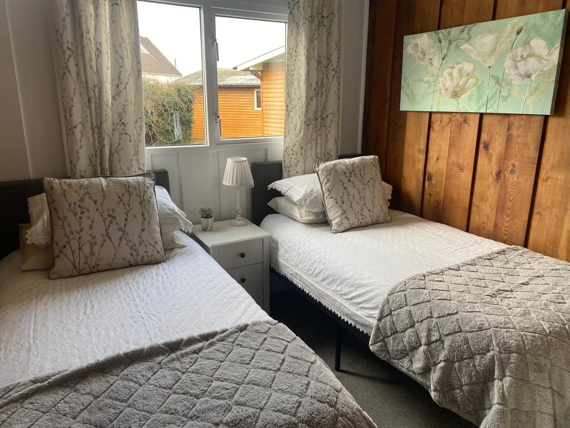 Thirty Two * Seaton (Devon)